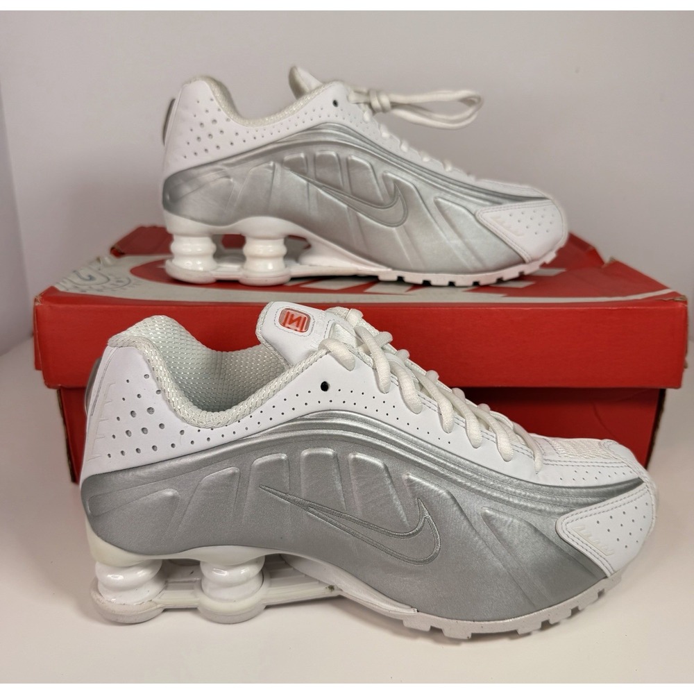 Nike‎ Shox R4 Womens Fashion Sneakers in White Silver - 6 US B-Grade No Flaws